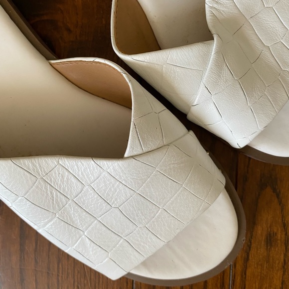 Franco sarto white slip on sandals - Picture 2 of 4